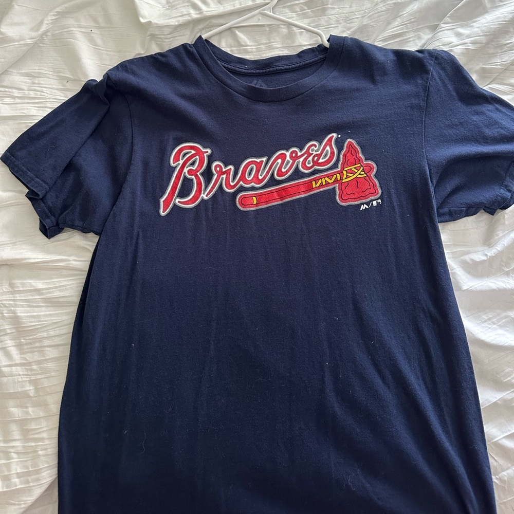 Braves tshirt size medium. Navy womens tee.